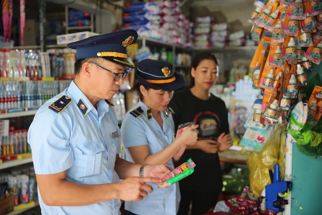 Tiếp tục tăng cường kiểm tra, giám sát thị trường hàng hoá thiết yếu và hỗ trợ người dân sau bão, lũ (24/9/2024)